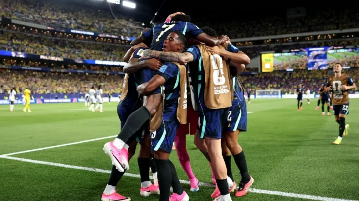 Brasil Rajai Daftar...