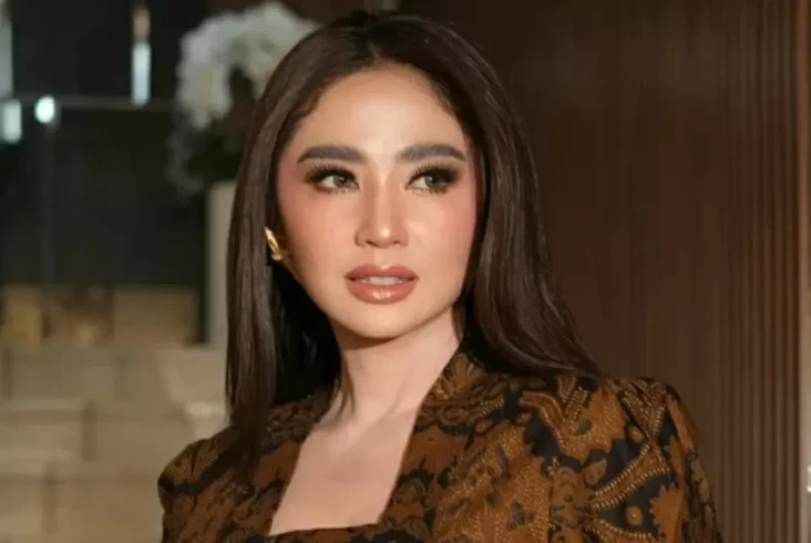 Dewi Perssik Bagikan...