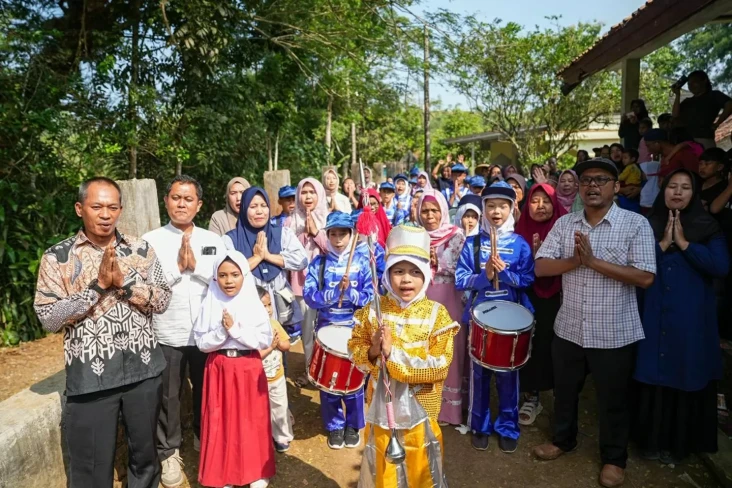 Presiden Prabowo Berikan...