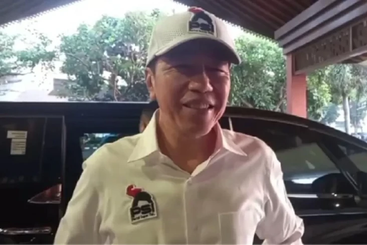 Jokowi Pakai Baju dan...