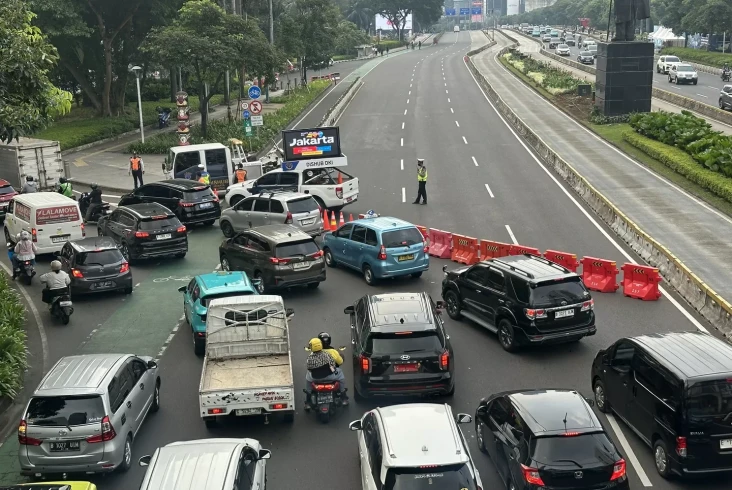Jalan Jenderal Sudirman...