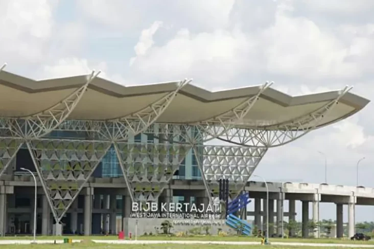 Bandara Husein Sastranegara...