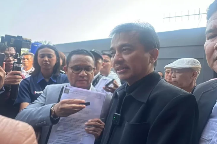 Gugat Polda Metro Jaya,...