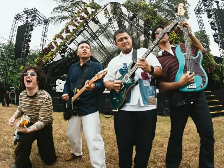 Band Perunggu Bongkar...