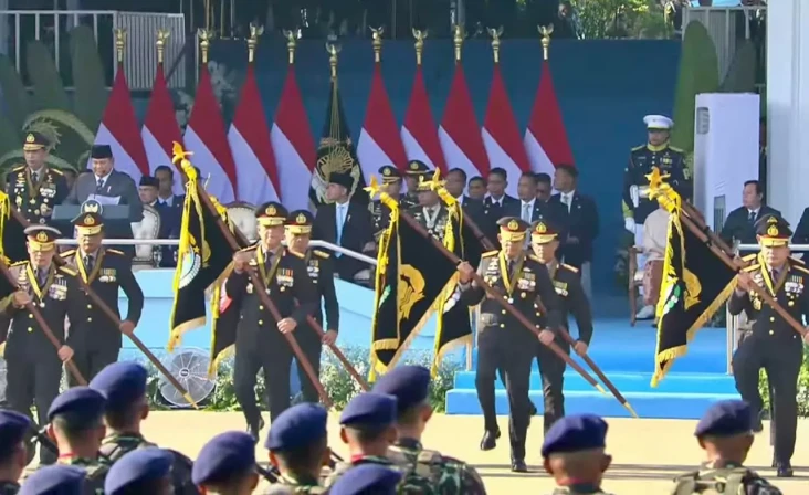 Prabowo Beri Penghargaan...