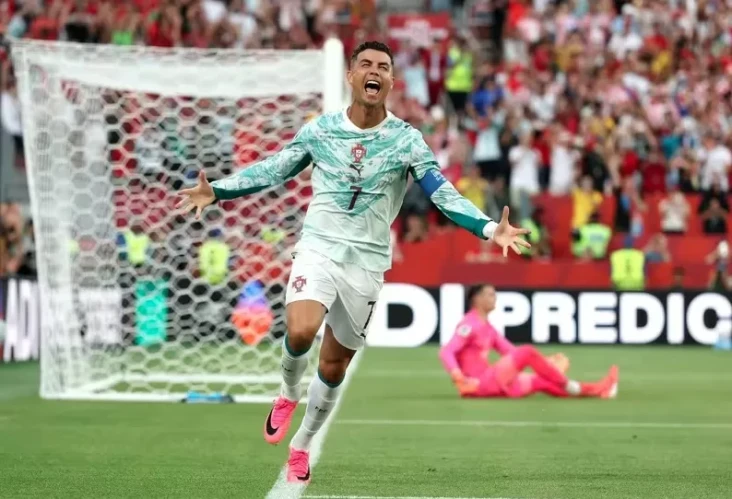 Portugal Lolos ke 16...
