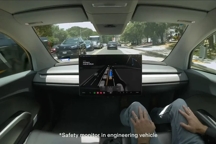 Tesla Cybercab, Mobil...