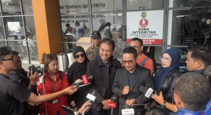 Roy Suryo Soroti Karya...