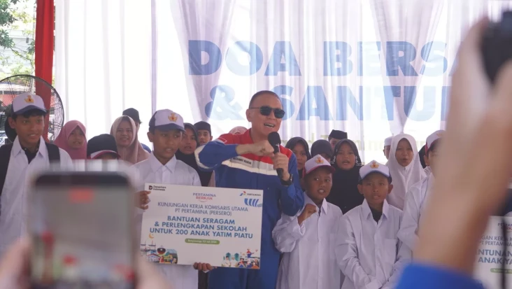 Komut Pertamina Salurkan...