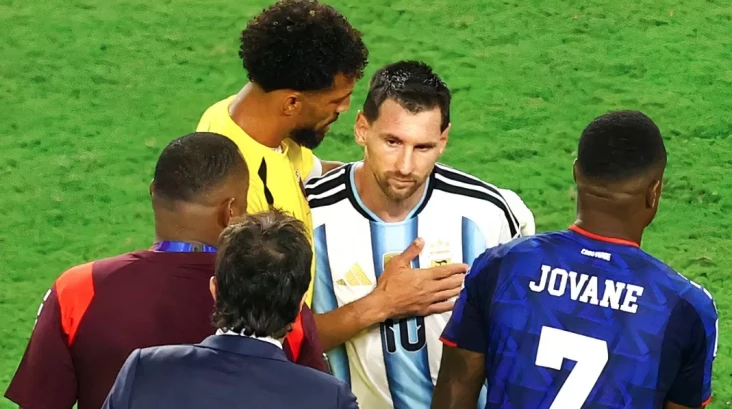 Lionel Messi Gunakan...