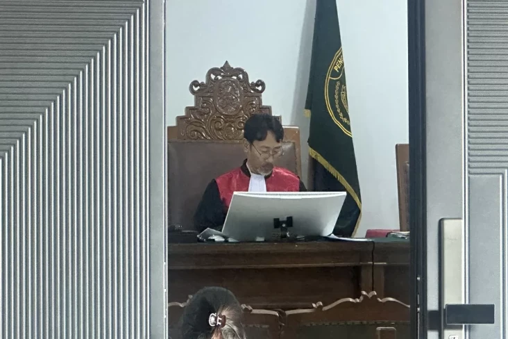 Hakim Tolak Praperadilan...