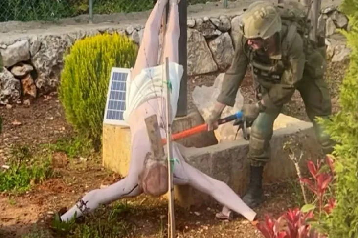 Usai Zionis Hancurkan...