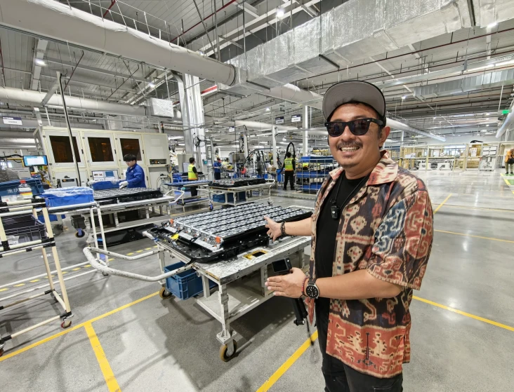 Melihat Langsung Dapur...