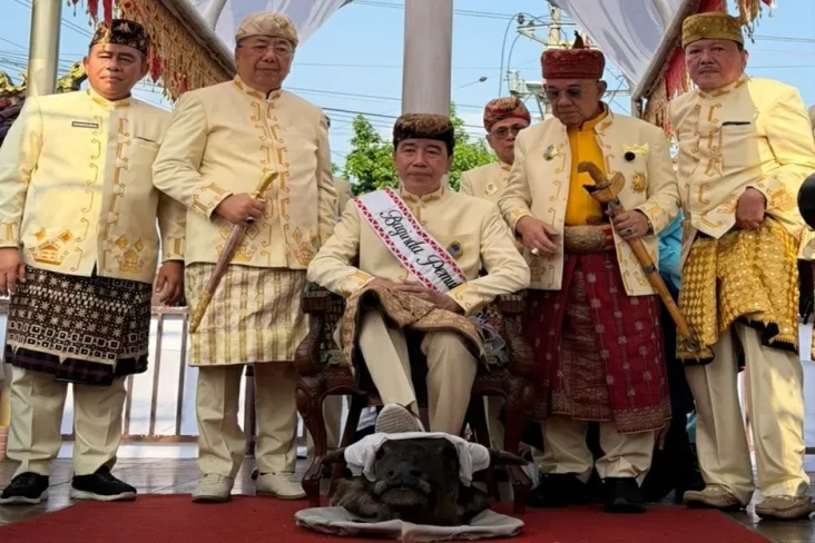 Prosesi Injak Kepala...