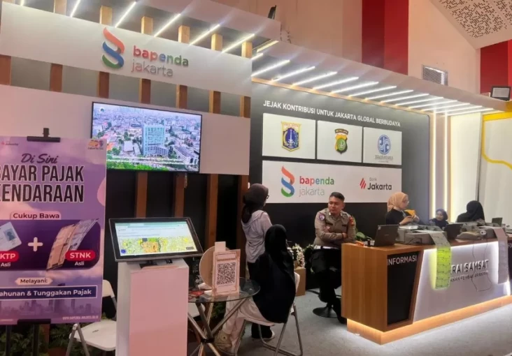 Sambil Jalan-jalan ke...