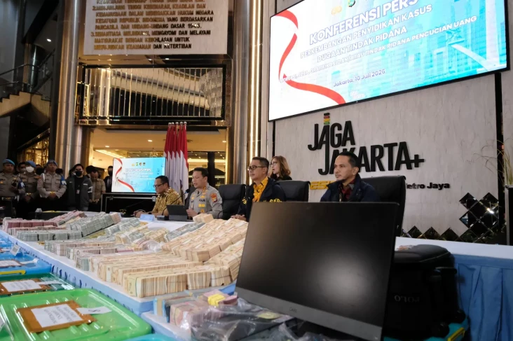 Beberkan Bukti Penggeledahan...