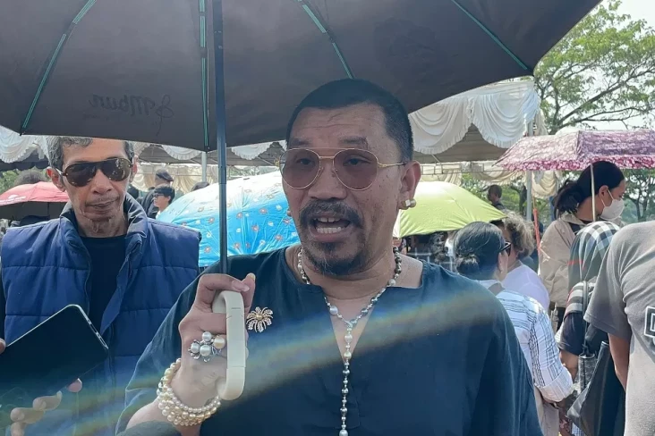 Demi Hadiri Pemakaman...