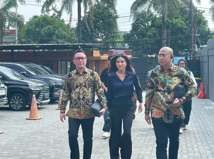Sarwendah Hadiri Sidang...