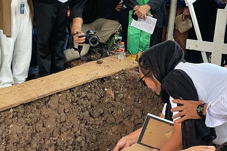Istri Temon Tidur Pakai...