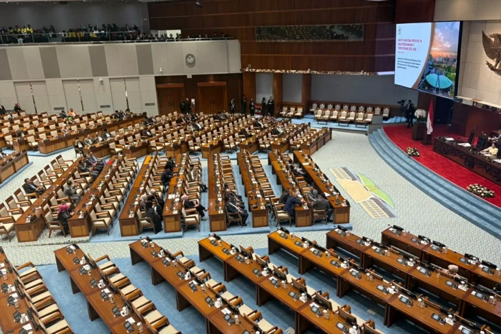 Paripurna DPR Setujui...