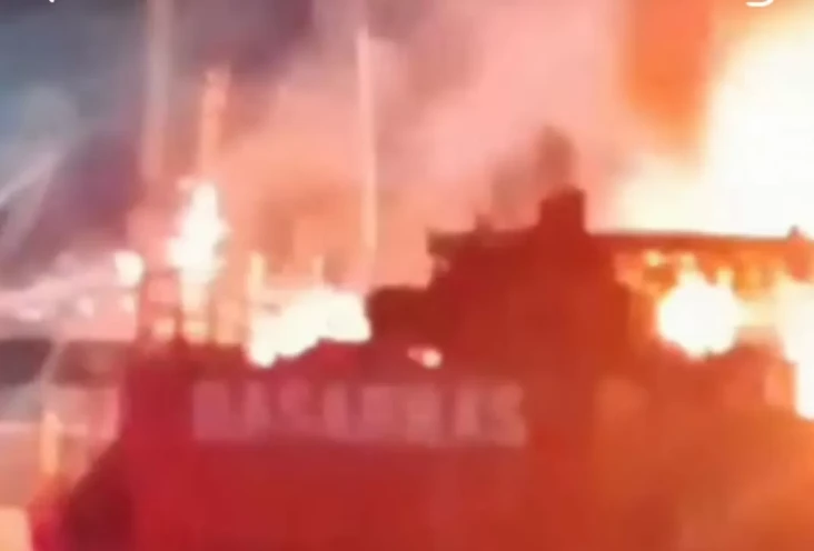 Kapal Basarnas Terbakar...