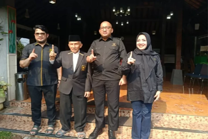Ketua Harian DPP Partai...