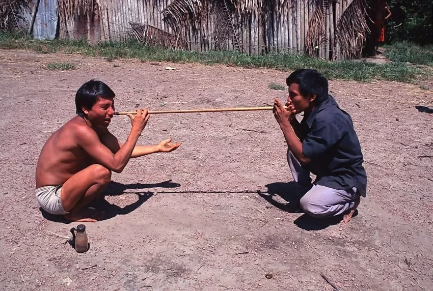 6 Tradisi Teraneh di Dunia, Salah Satunya Makan Abu Orang Mati