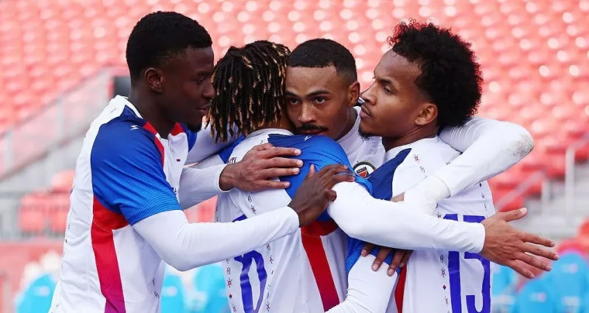 https://pict.sindonews.com/webp/850/pena/news/2026/06/11/11/1716399/piala-dunia-2026-jersey-haiti-kena-semprit-fifa-wez.webp