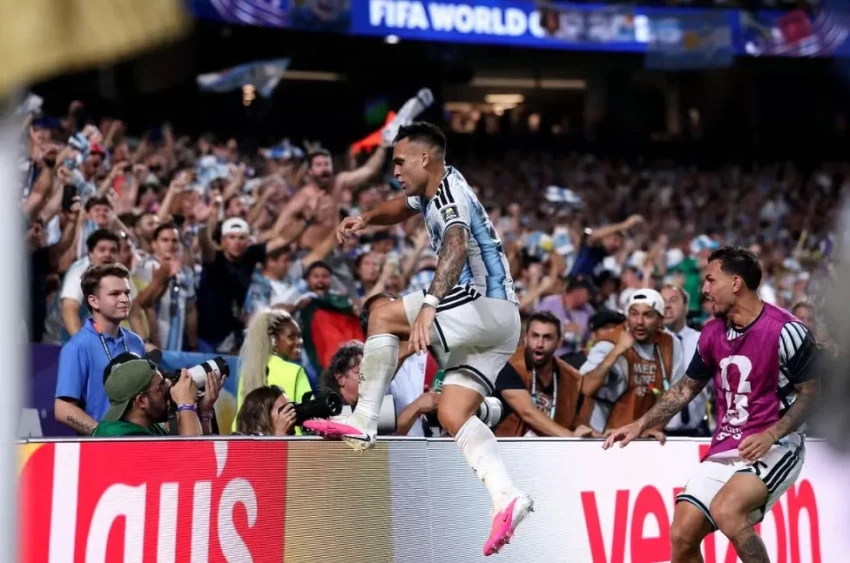 https://pict.sindonews.com/webp/850/pena/news/2026/07/12/11/1727669/selebrasi-liar-lautaro-martinez-lolos-dari-kartu-merah-begini-penjelasan-fifa-nth.webp