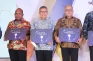 Taufan Pawe Raih Penghargaan...
