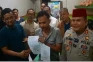 Tak Hanya Sekali, Warteg...