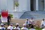 Jokowi Berikan Bonus...