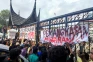 Ratusan Mahasiswa Demo...
