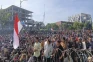 Menolak Direlokasi,...