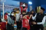 Tinjau Korban Longsor...