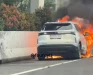 Mobil Hybrid Terbakar...
