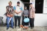 Momen Penghuni Huntara...